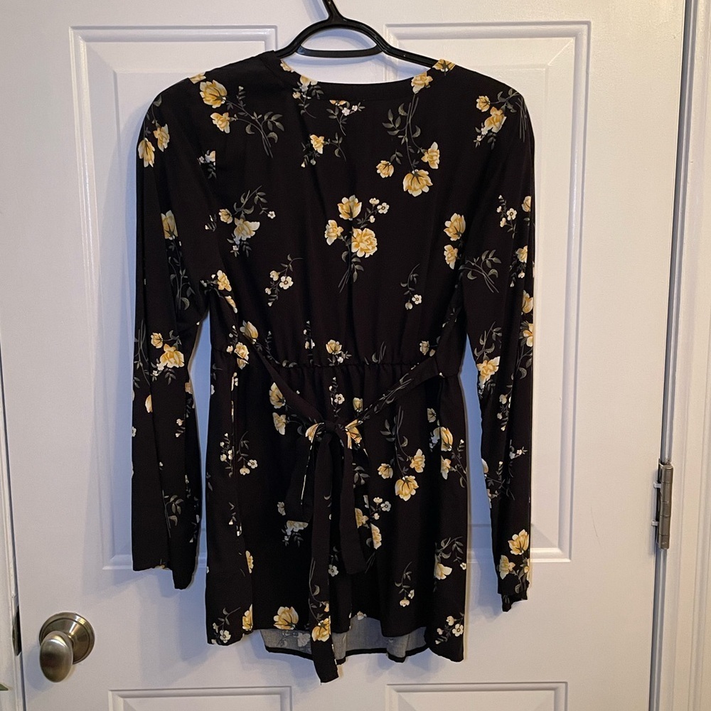 Old Navy Black and Gold Wrap Tunic Long Sleeve - Picture 3 of 6